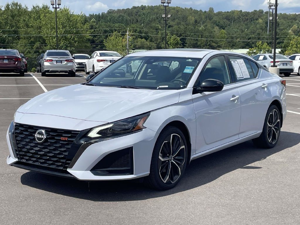 Used 2023 Nissan Altima 2.5 SR w/ SR Premium Package AWD/4WD image 7