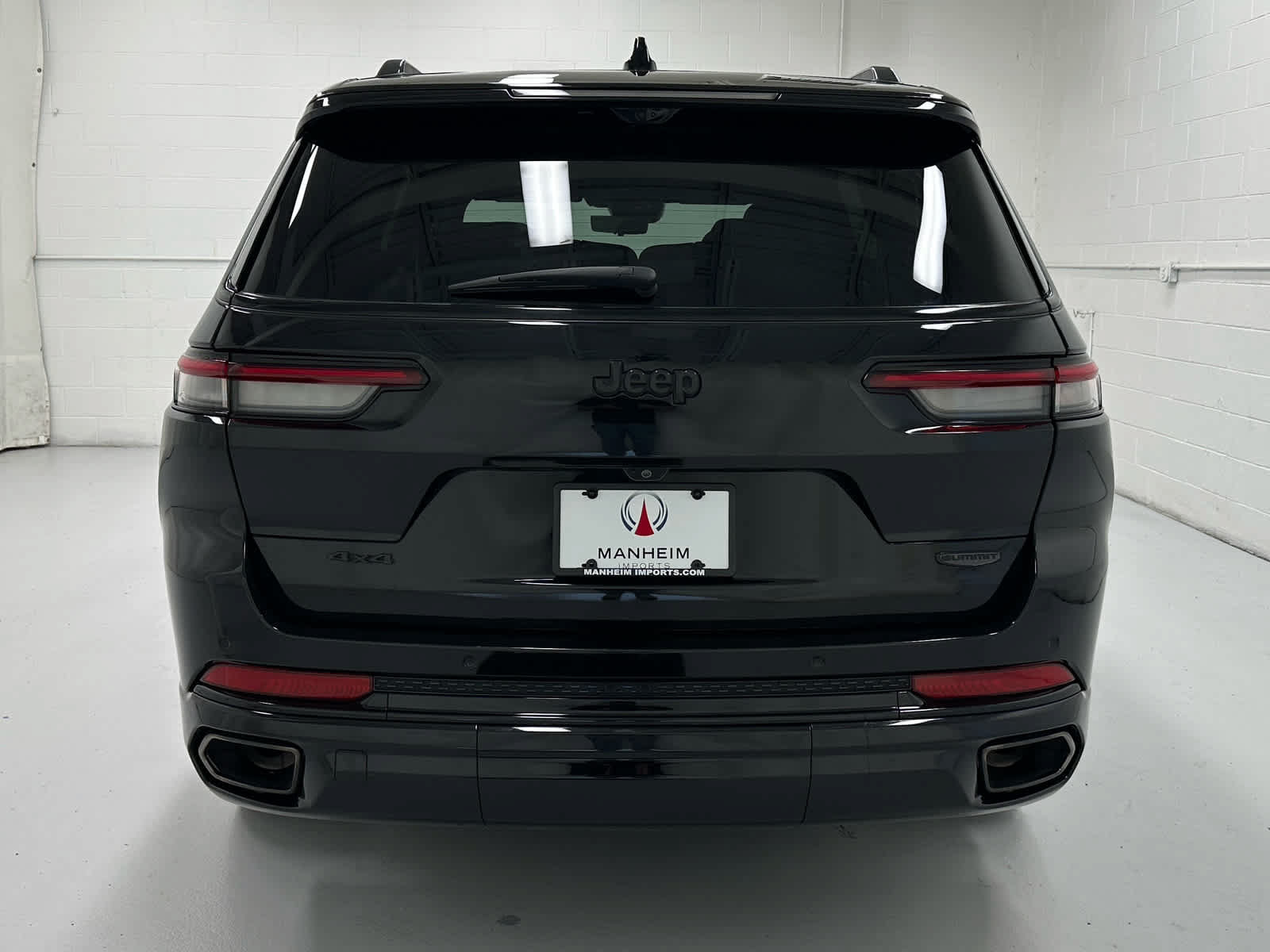 Used 2023 Jeep Grand Cherokee L Summit AWD/4WD image 7