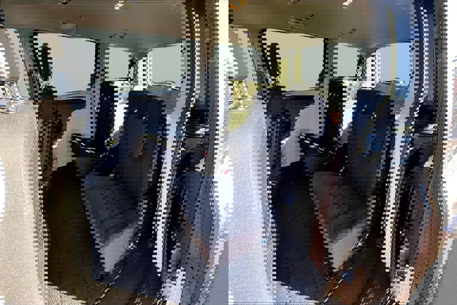 Used 2018 Dodge Grand Caravan SE w/ UConnect Hands-Free Group image 24