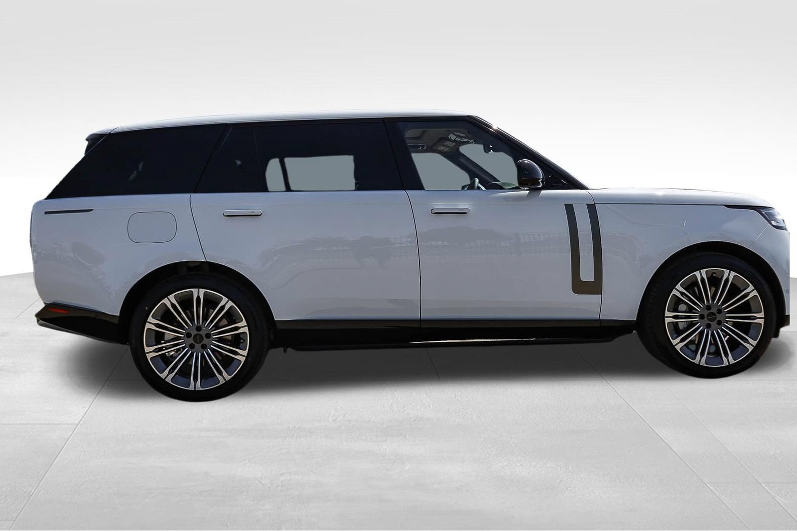 New 2026 Land Rover Range Rover Long Wheelbase SE AWD/4WD image 4