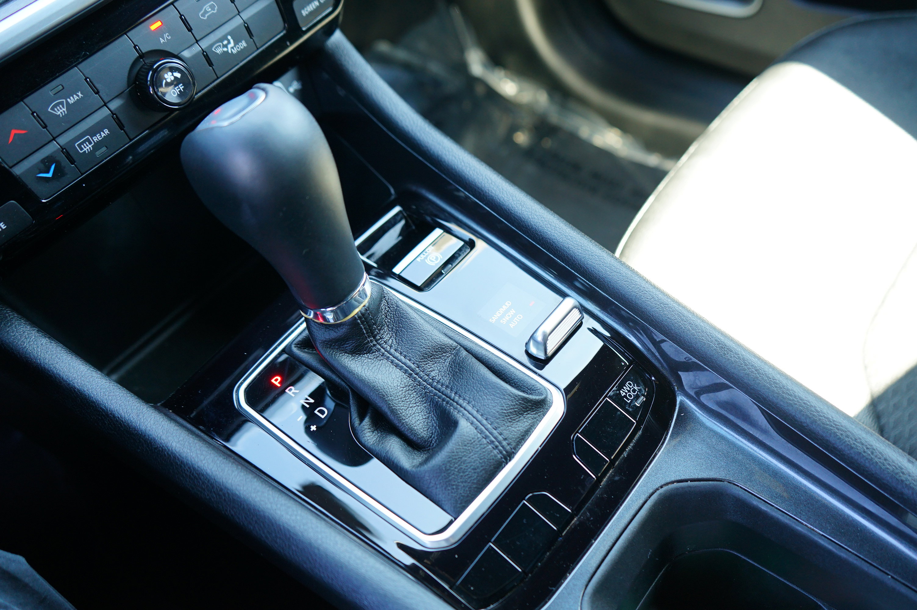 Used 2025 Jeep Compass Latitude image 25