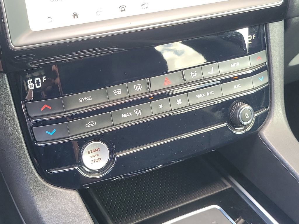 Used 2020 Jaguar F-PACE Premium image 21