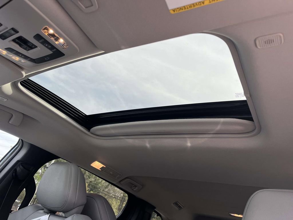 New 2026 Toyota Sienna XLE image 15