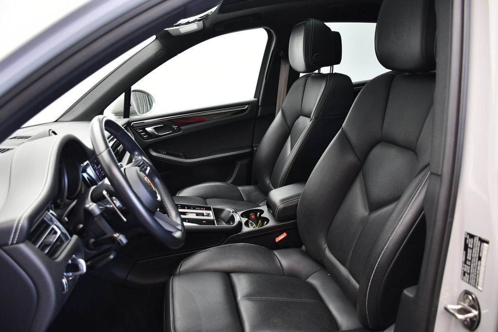 Certified 2024 Porsche Macan AWD/4WD image 5