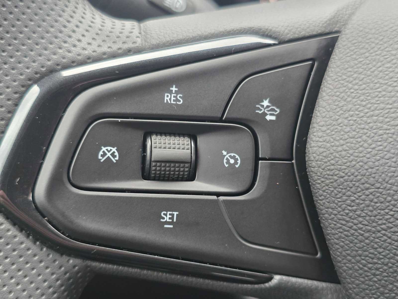 Used 2025 Chevrolet Trax LT image 33