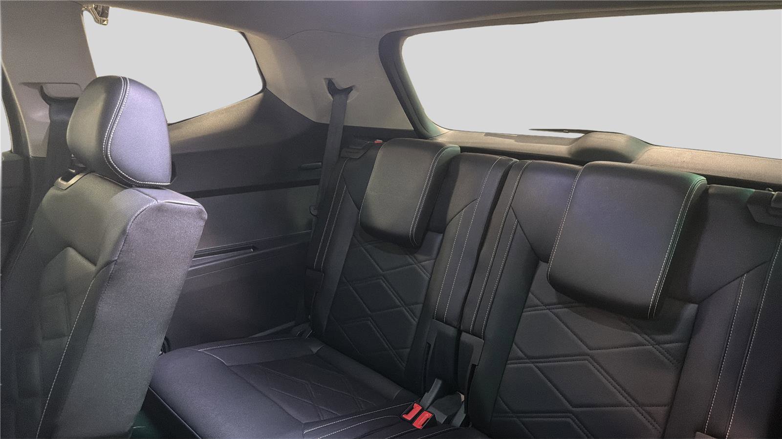 Used 2025 Volkswagen Atlas SE FWD image 17