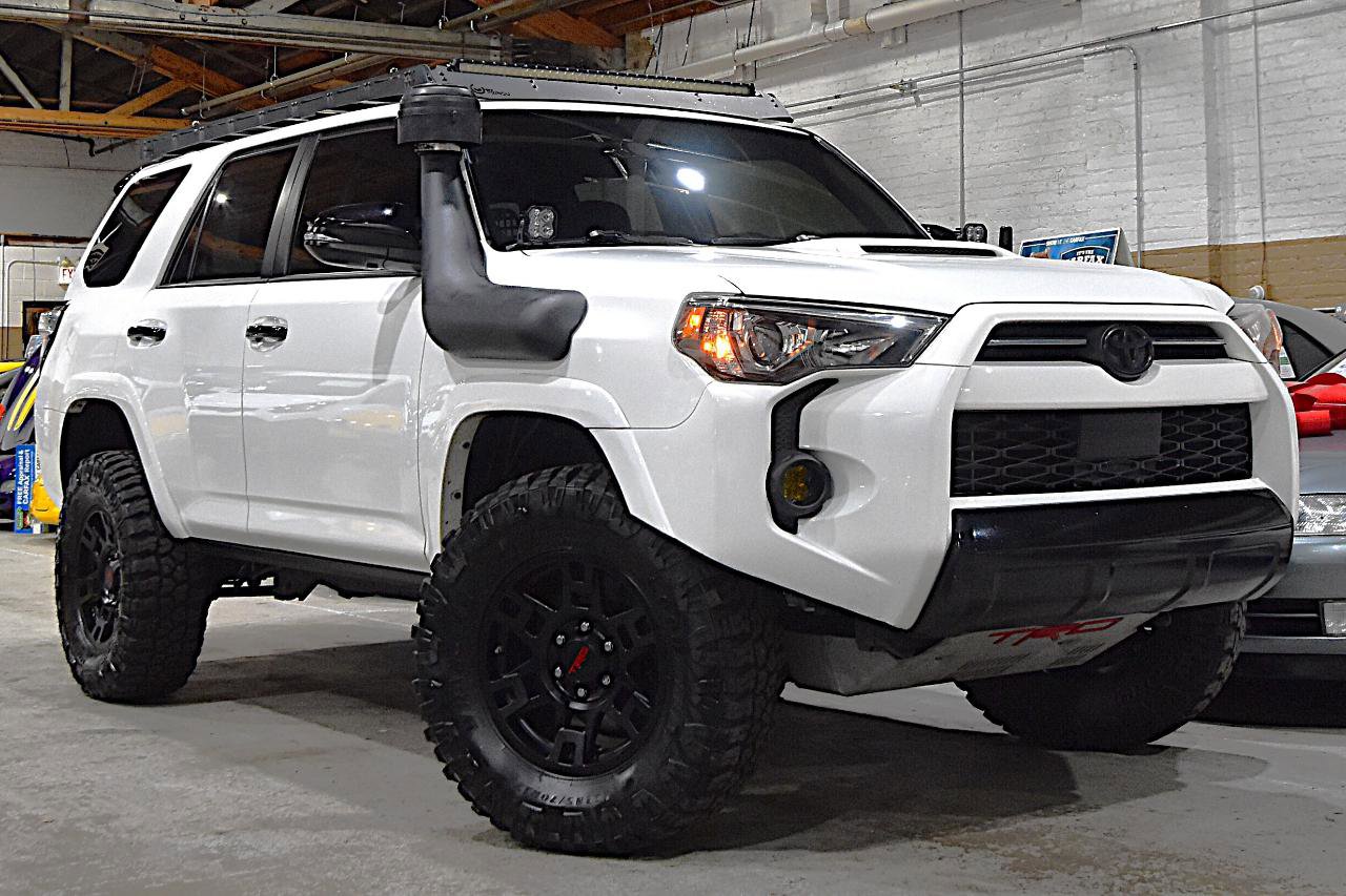 Used 2021 Toyota 4Runner Venture w/ Moonroof Package AWD/4WD image 2
