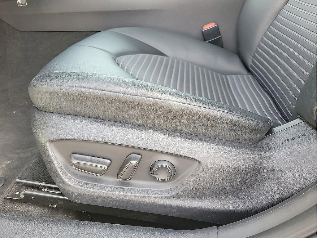 Used 2024 Toyota Camry SE image 12