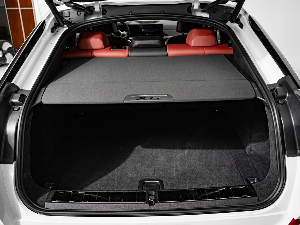 New 2026 BMW X6 xDrive40i w/ Climate Comfort Package image 23