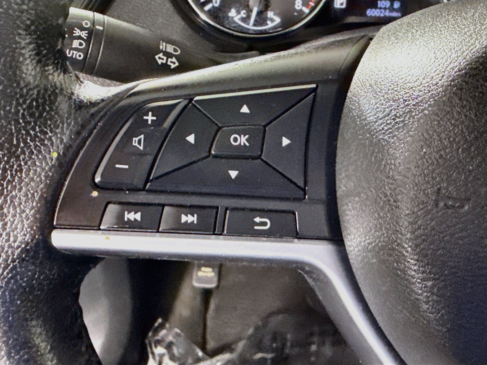Used 2020 Nissan Rogue SV AWD/4WD image 14