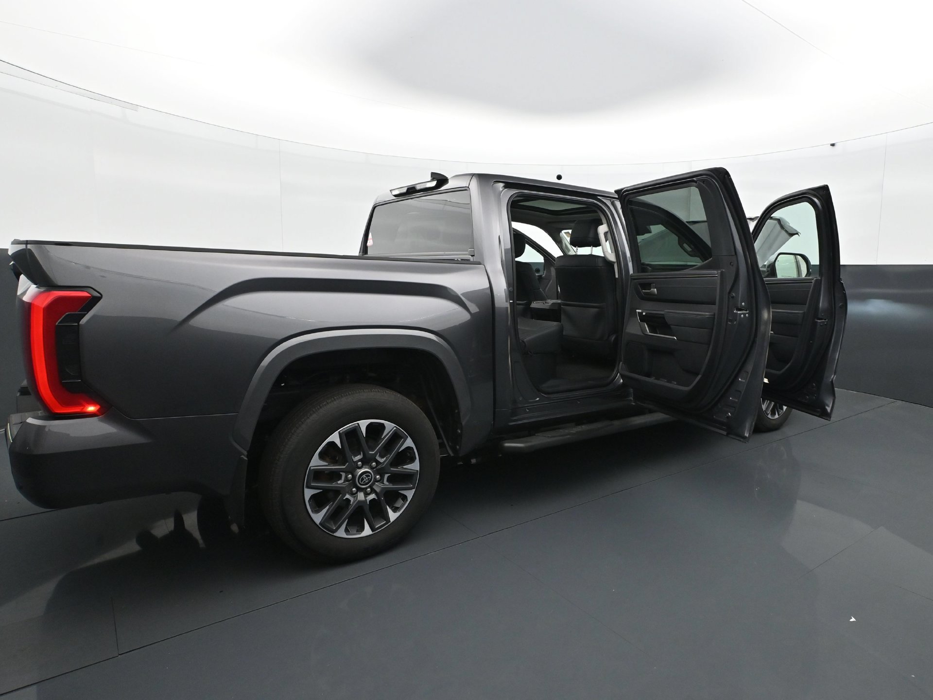 Used 2022 Toyota Tundra Limited AWD/4WD image 32