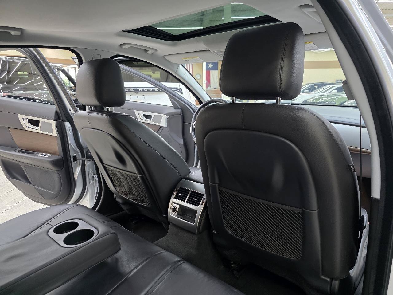 Used 2014 Jaguar XF RWD image 23