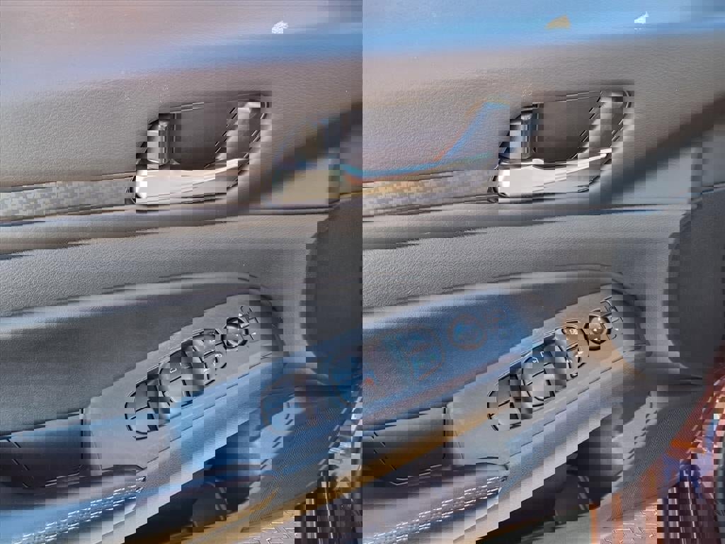 Used 2024 Nissan Altima 2.5 SV image 12