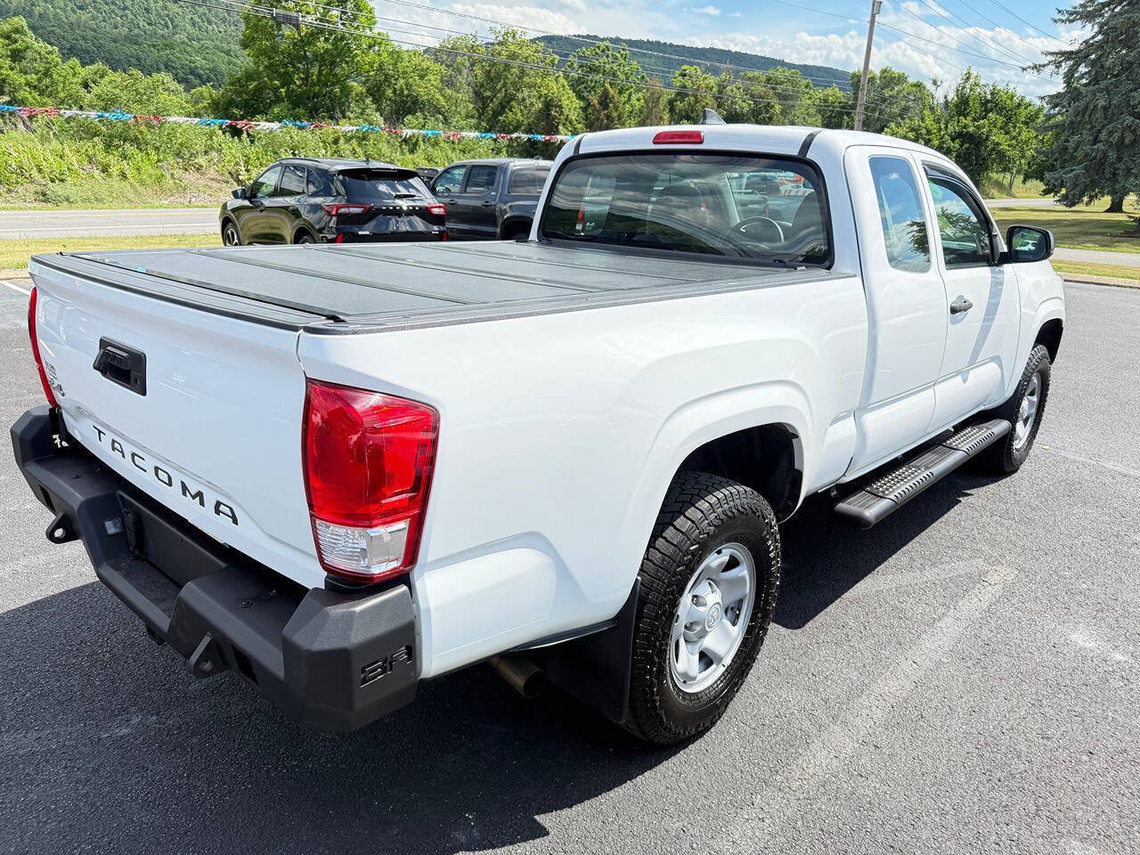Used 2016 Toyota Tacoma SR AWD/4WD image 6