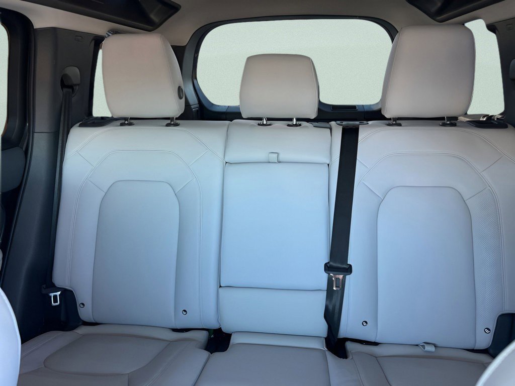 Used 2025 Land Rover Defender 110 S image 25