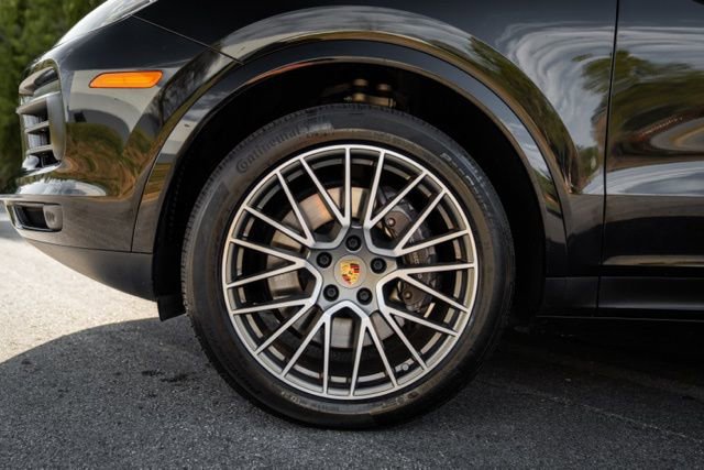 Used 2023 Porsche Cayenne Platinum Edition image 15