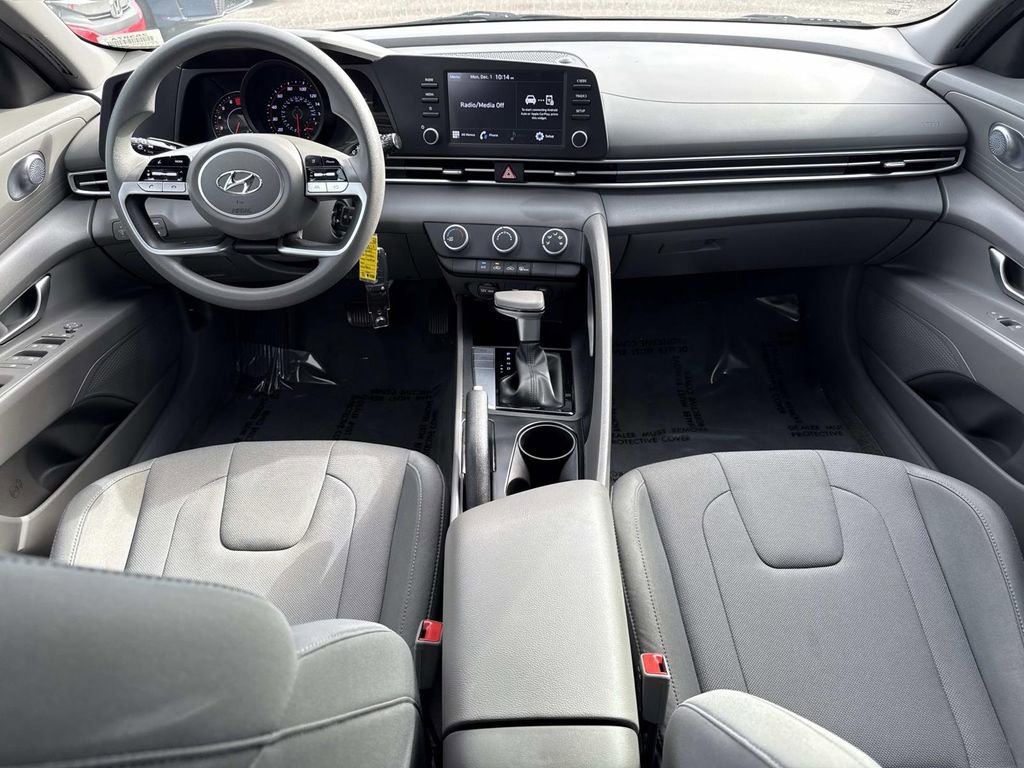 Used 2023 Hyundai Elantra SE image 16
