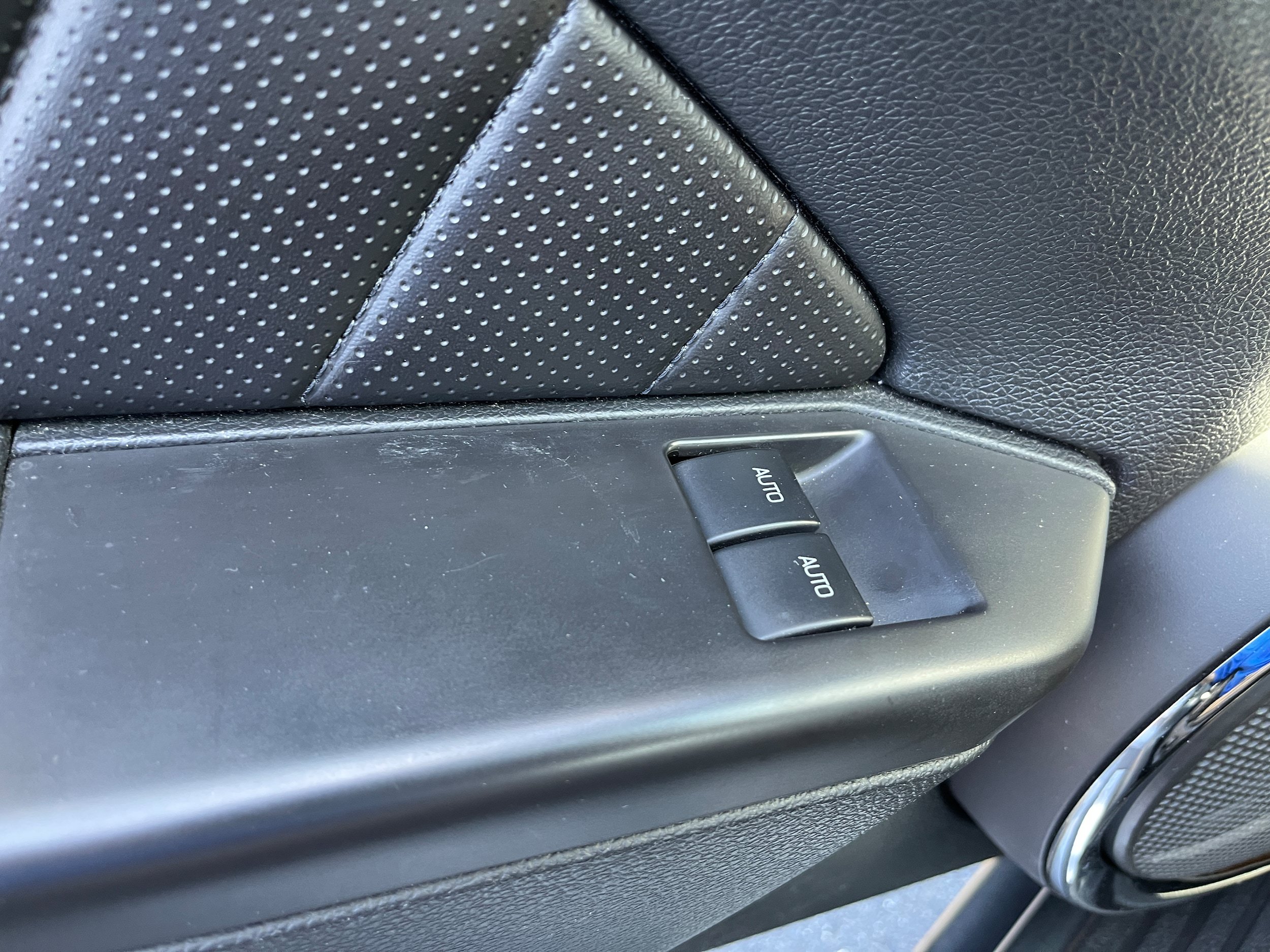 Used 2010 Ford Mustang GT Premium RWD image 18