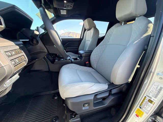 Used 2025 Toyota Tacoma SR5 AWD/4WD image 9
