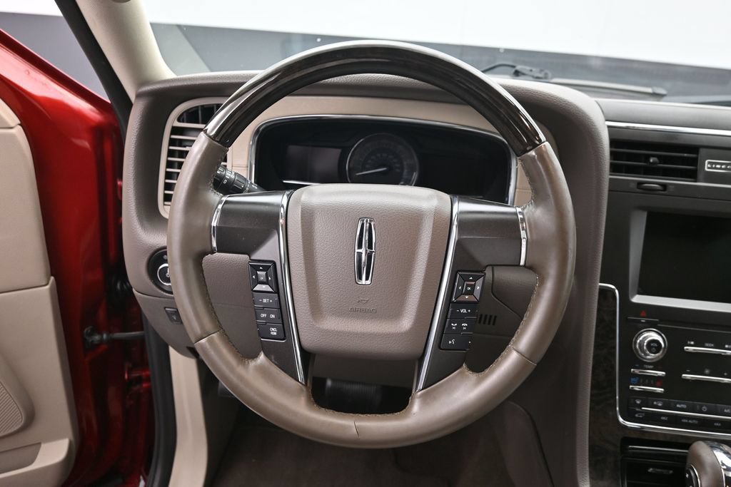 Used 2017 Lincoln Navigator Select AWD/4WD image 23