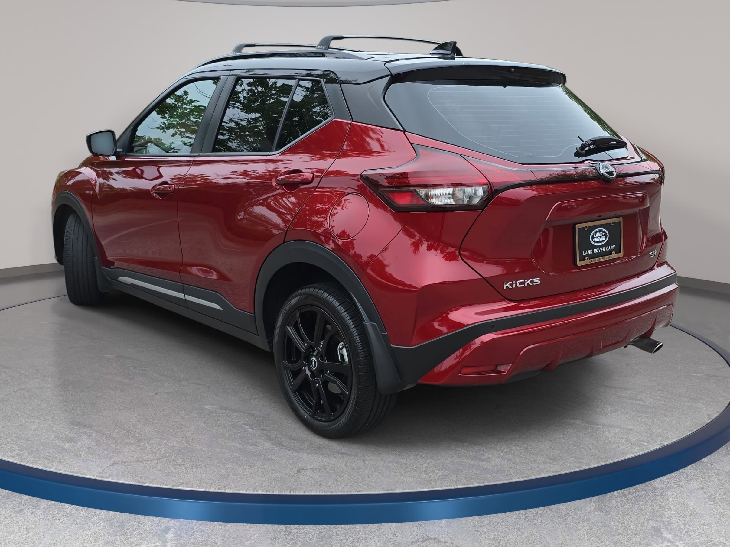 Used 2023 Nissan Kicks SR w/ Interior Electronics Package FWD image 7