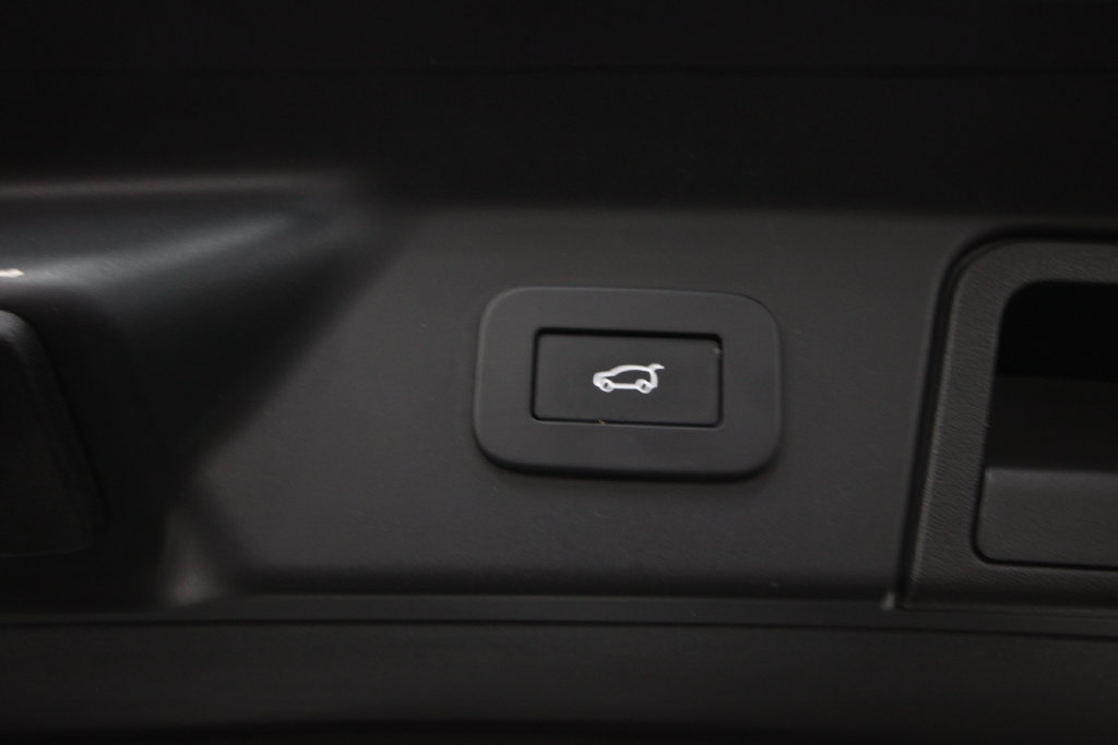 Used 2025 Land Rover Range Rover Velar Dynamic SE AWD/4WD image 7