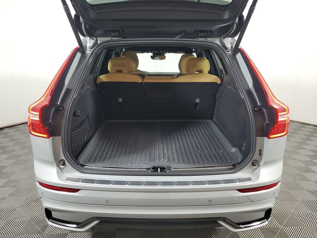 Used 2024 Volvo XC60 B5 Ultimate w/ Protection Package Premier image 11