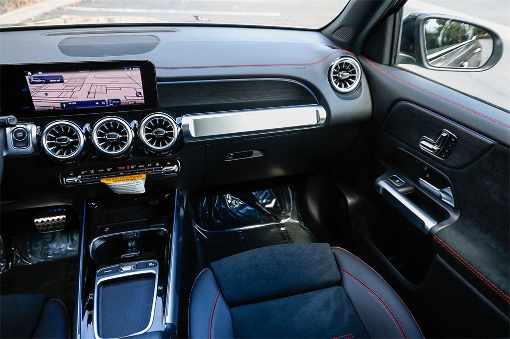 Used 2024 Mercedes-Benz EQB 300 4MATIC image 15