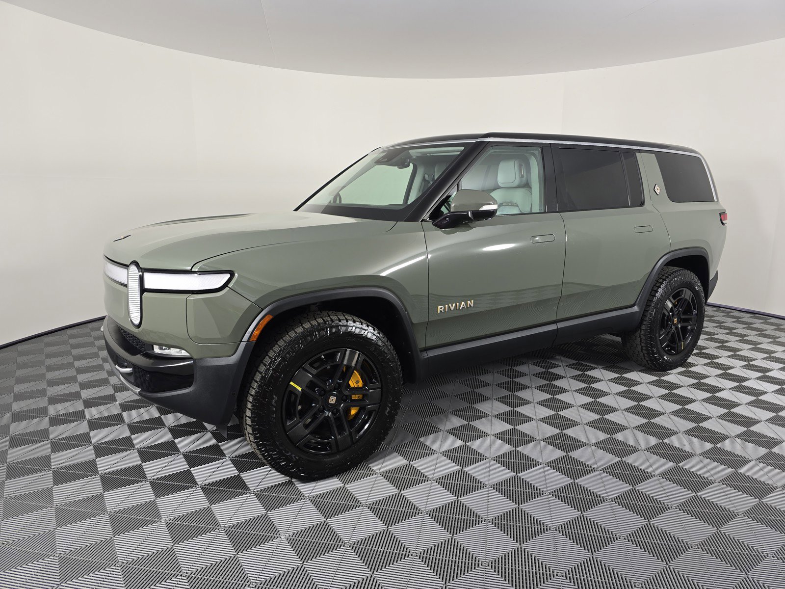 Used 2023 Rivian R1S Launch Edition image 1