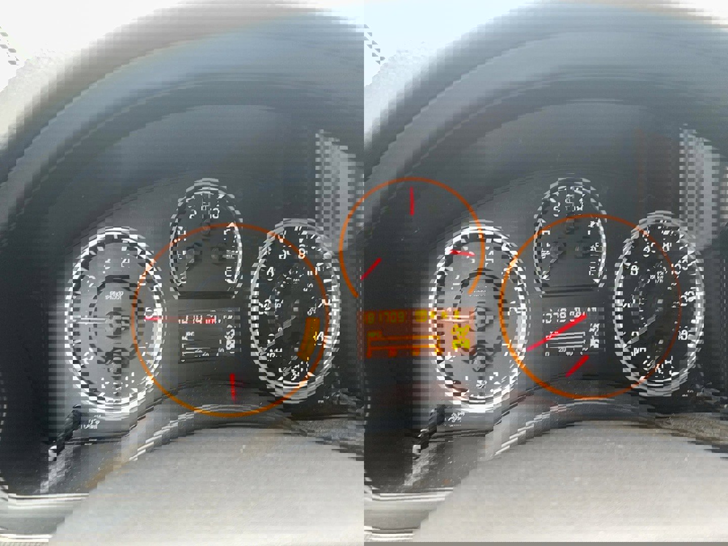 Used 2013 Nissan Armada SV image 34