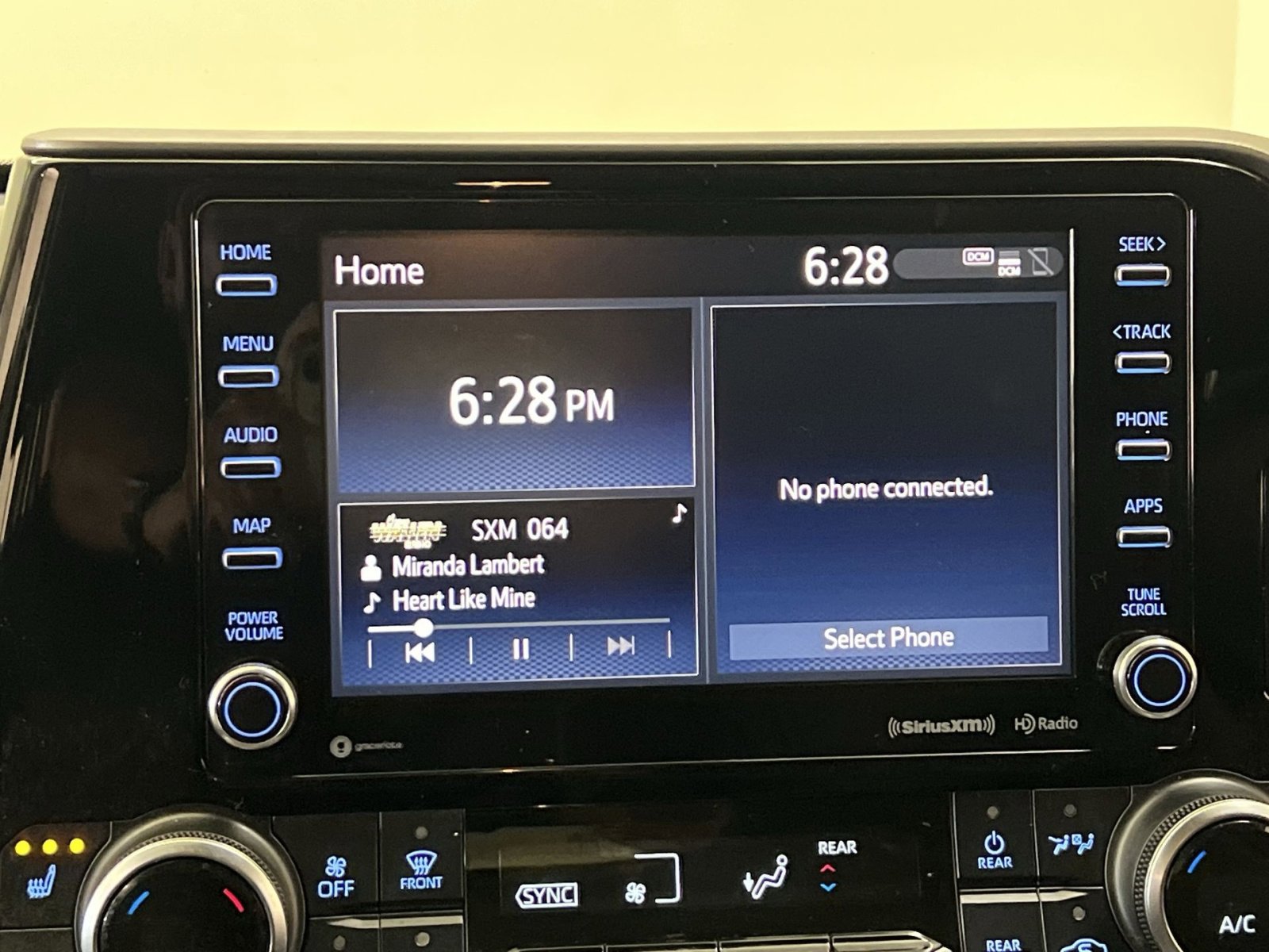 Used 2021 Toyota Highlander XLE image 24