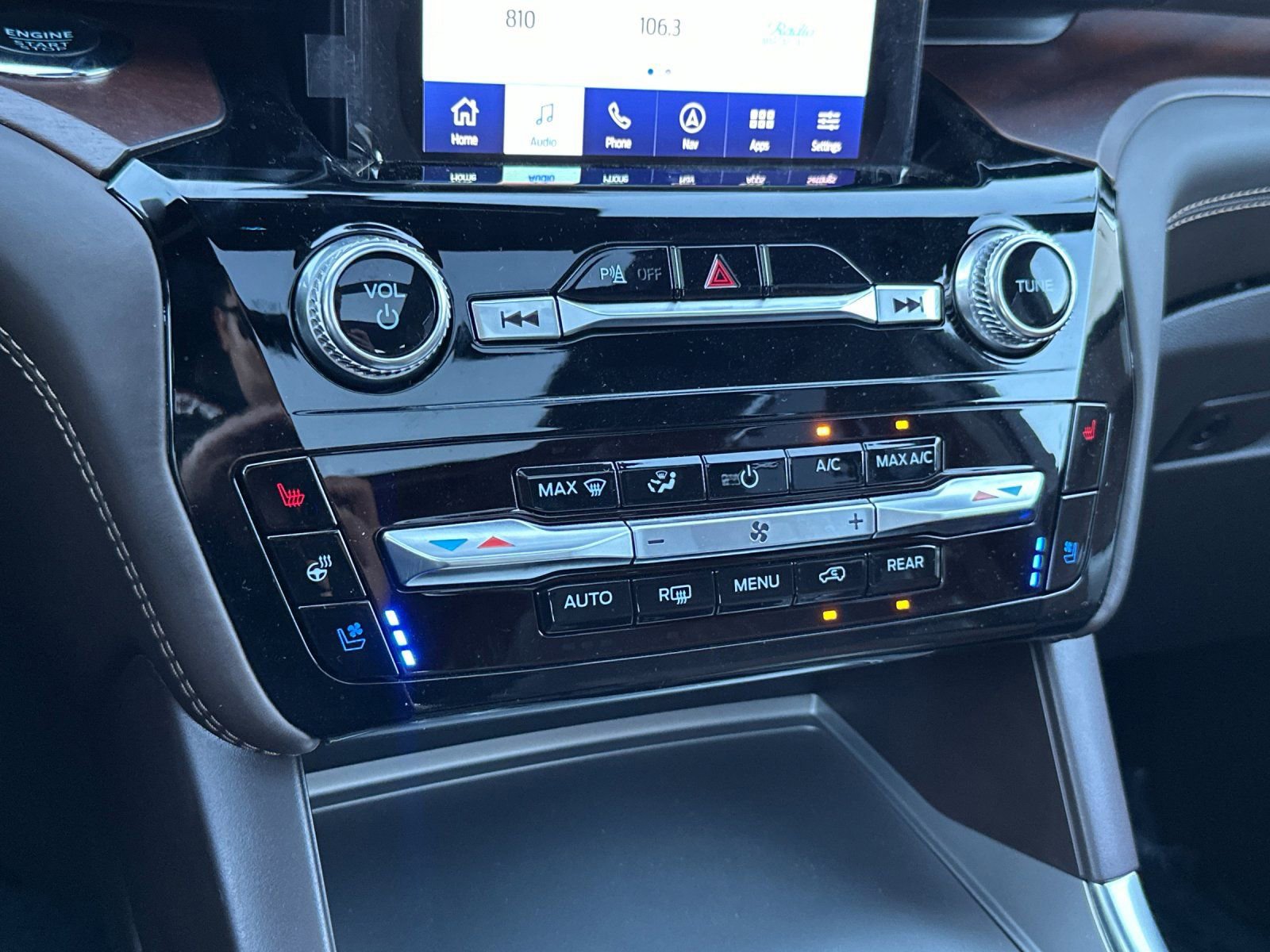 New 2024 Ford Explorer King Ranch w/ Technology Package RWD image 24