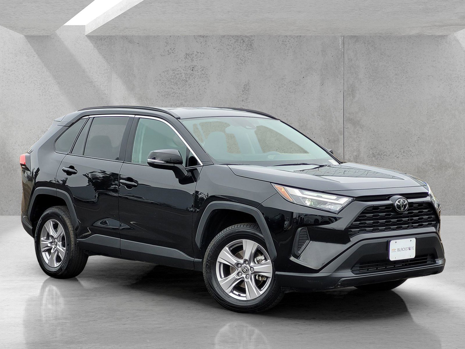 Used 2025 Toyota RAV4 XLE image 1