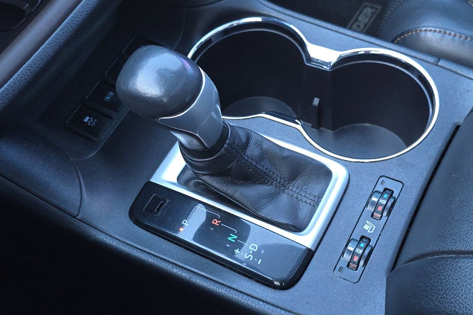 Used 2015 Toyota Highlander Limited w/ Driver Technology Package image 23