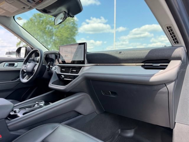 Used 2025 Ford Explorer Active w/ Active Comfort Package AWD/4WD image 15