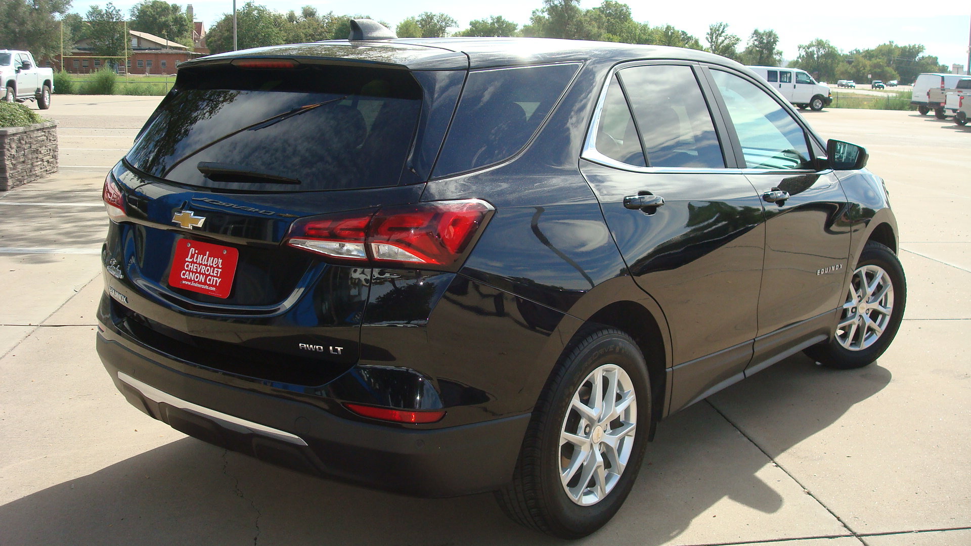 Used 2024 Chevrolet Equinox LT AWD/4WD image 4