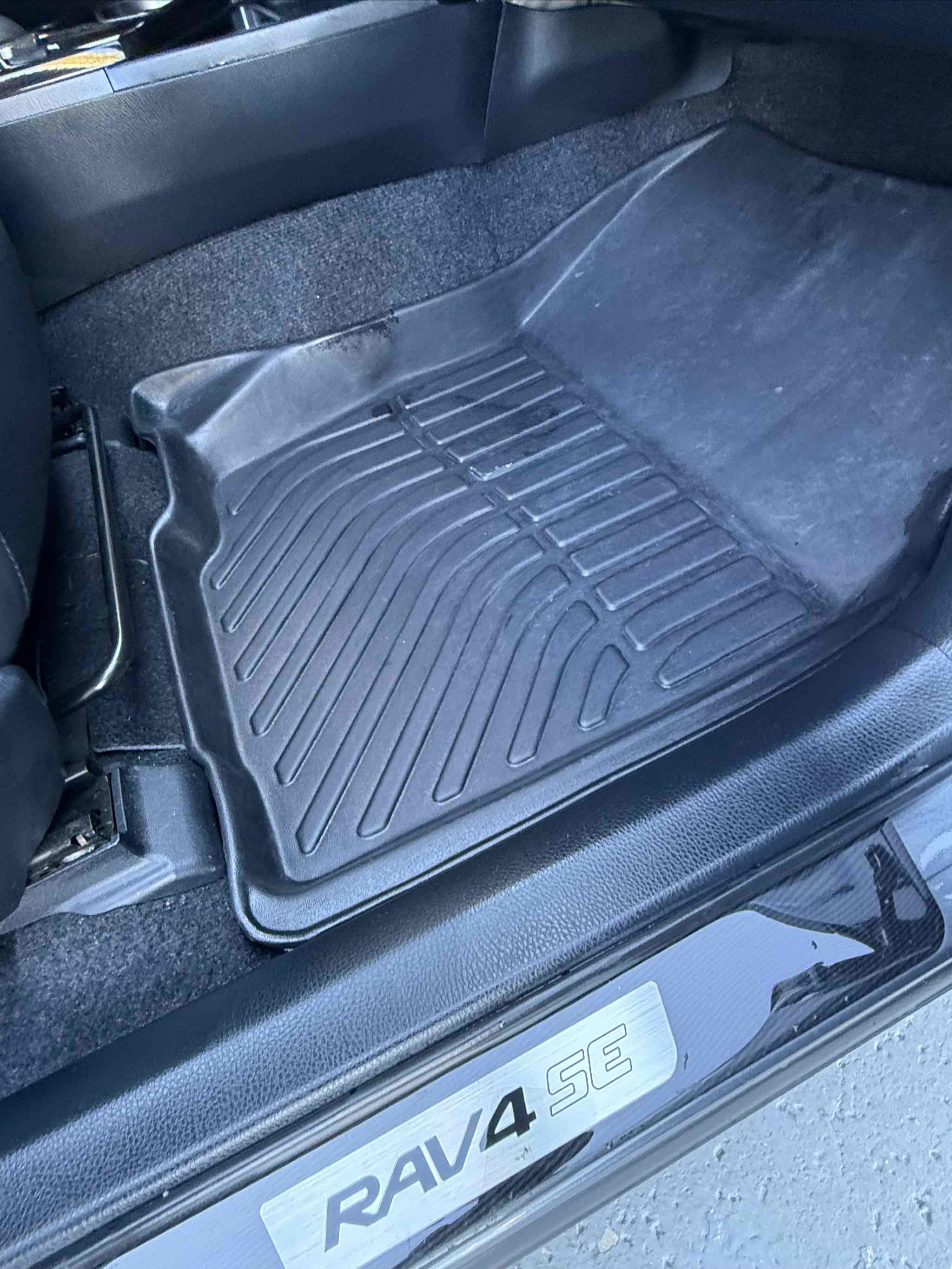 Used 2018 Toyota RAV4 SE w/ All Weather Liner Package FWD image 63