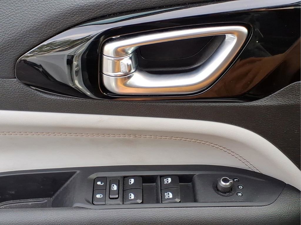 Used 2025 Jeep Compass Limited image 21