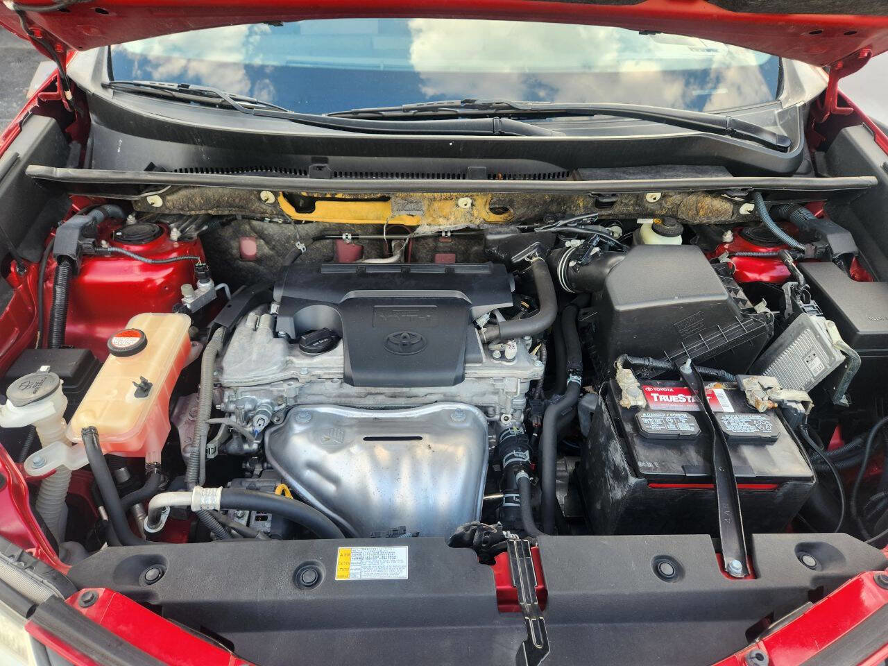 Used 2015 Toyota RAV4 LE FWD image 28