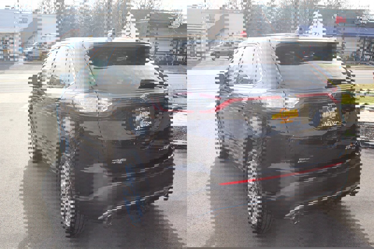 Used 2017 Ford Edge Titanium w/ Equipment Group 301A AWD/4WD image 2