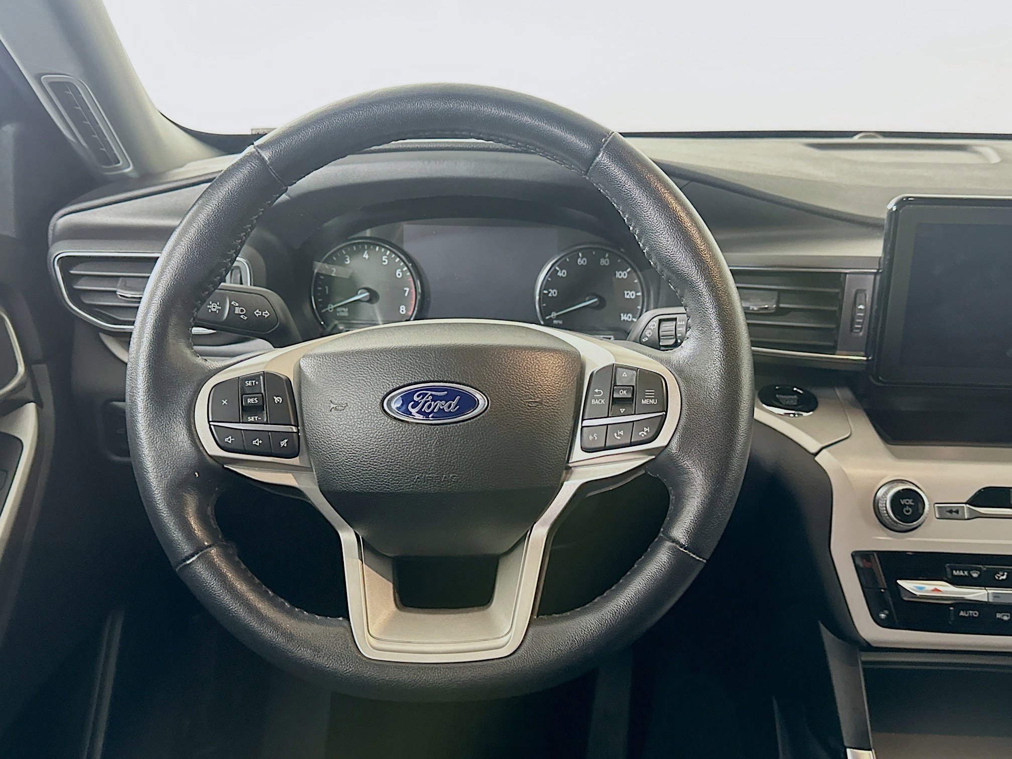 Used 2023 Ford Explorer XLT w/ Equipment Group 202A image 18