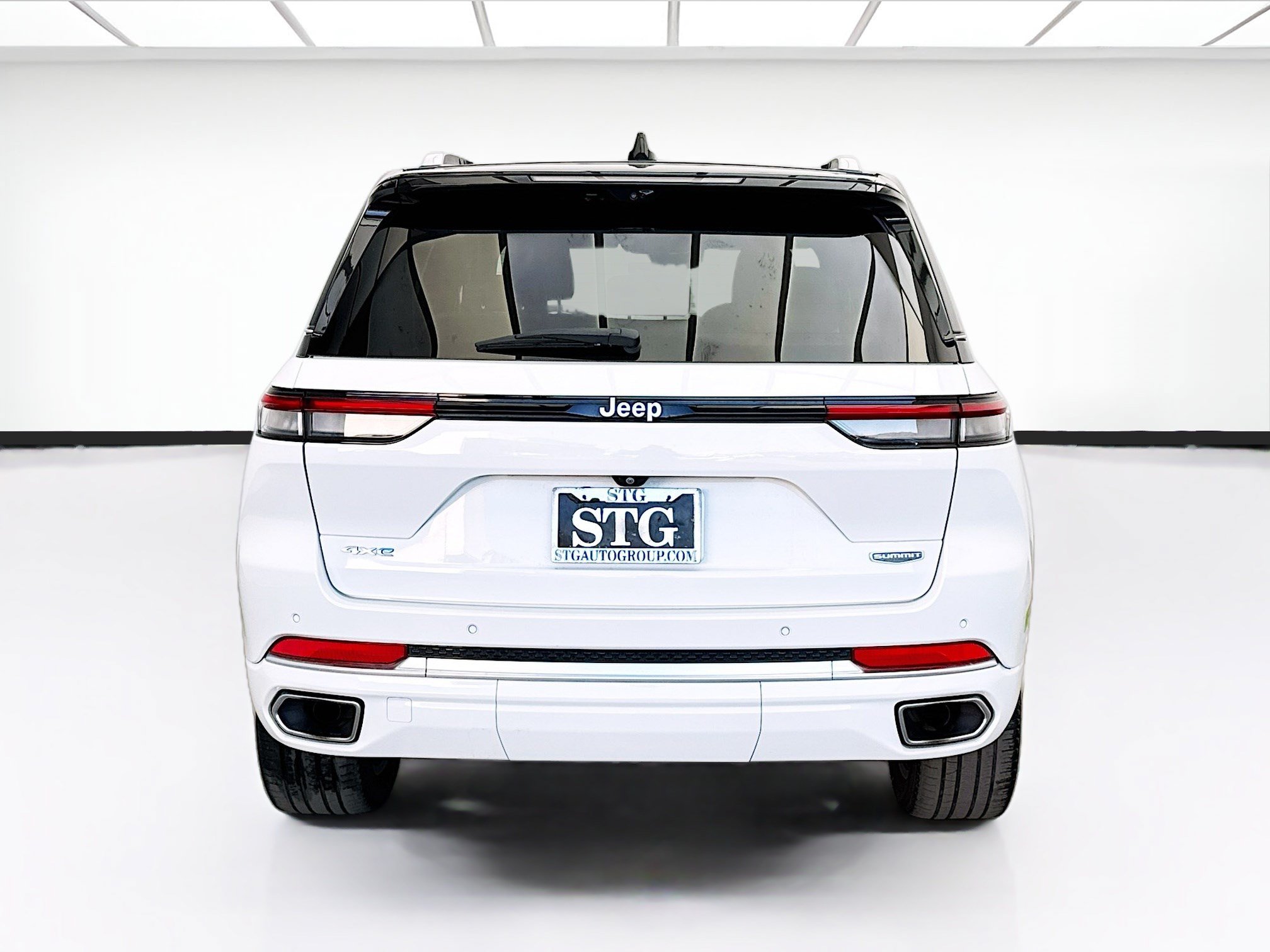 Used 2023 Jeep Grand Cherokee Summit w/ Advanced Protech Group IV AWD/4WD image 5