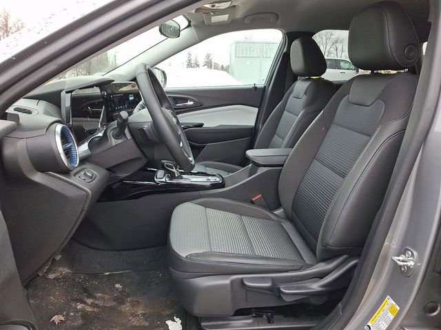 Used 2026 Chevrolet Trax LT w/ Driver Confidence Package FWD image 2