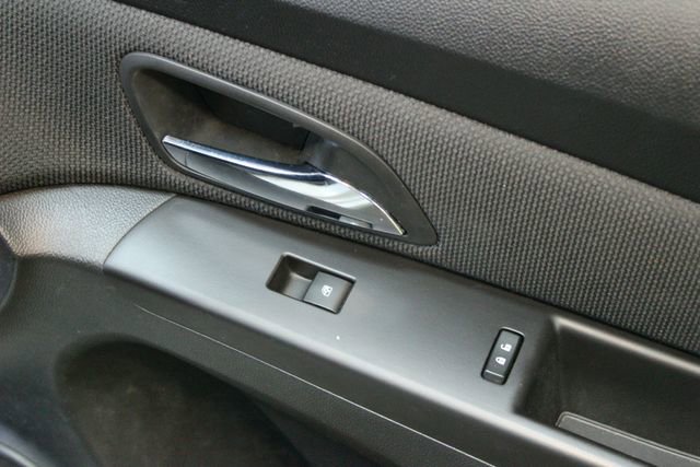 Used 2015 Chevrolet Cruze LT FWD image 9