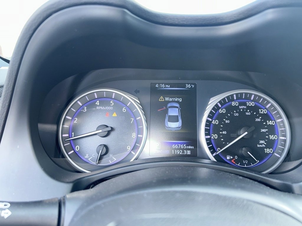 Used 2017 INFINITI Q60 Red Sport 400 image 9