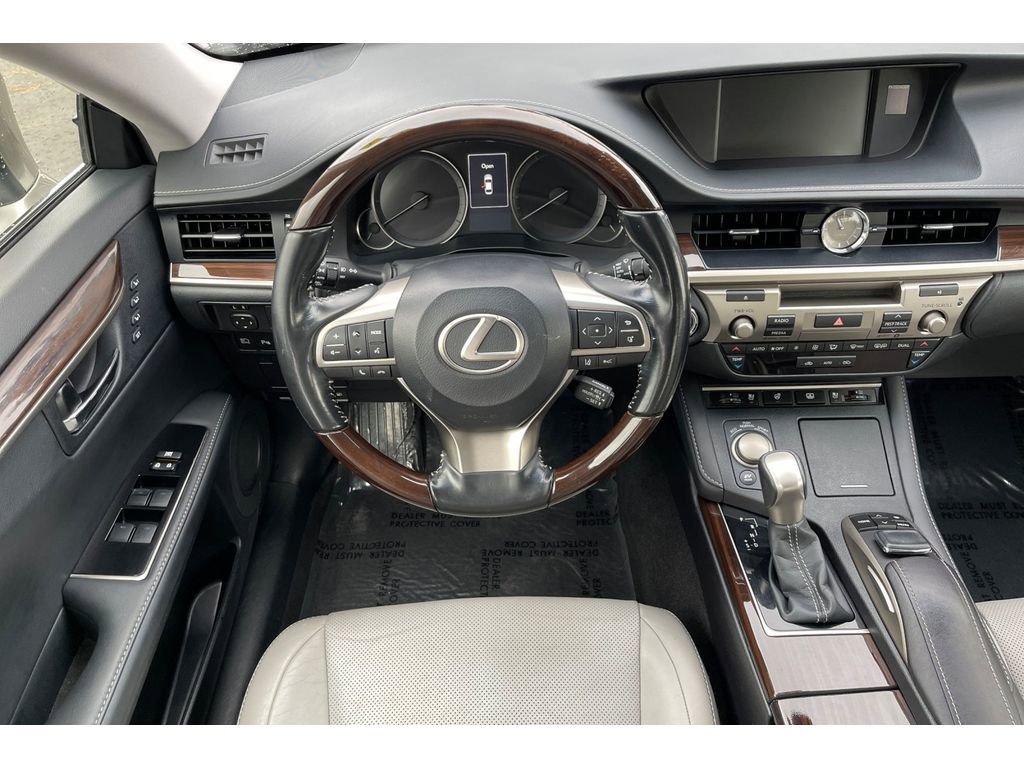 Used 2017 Lexus ES 300h image 17