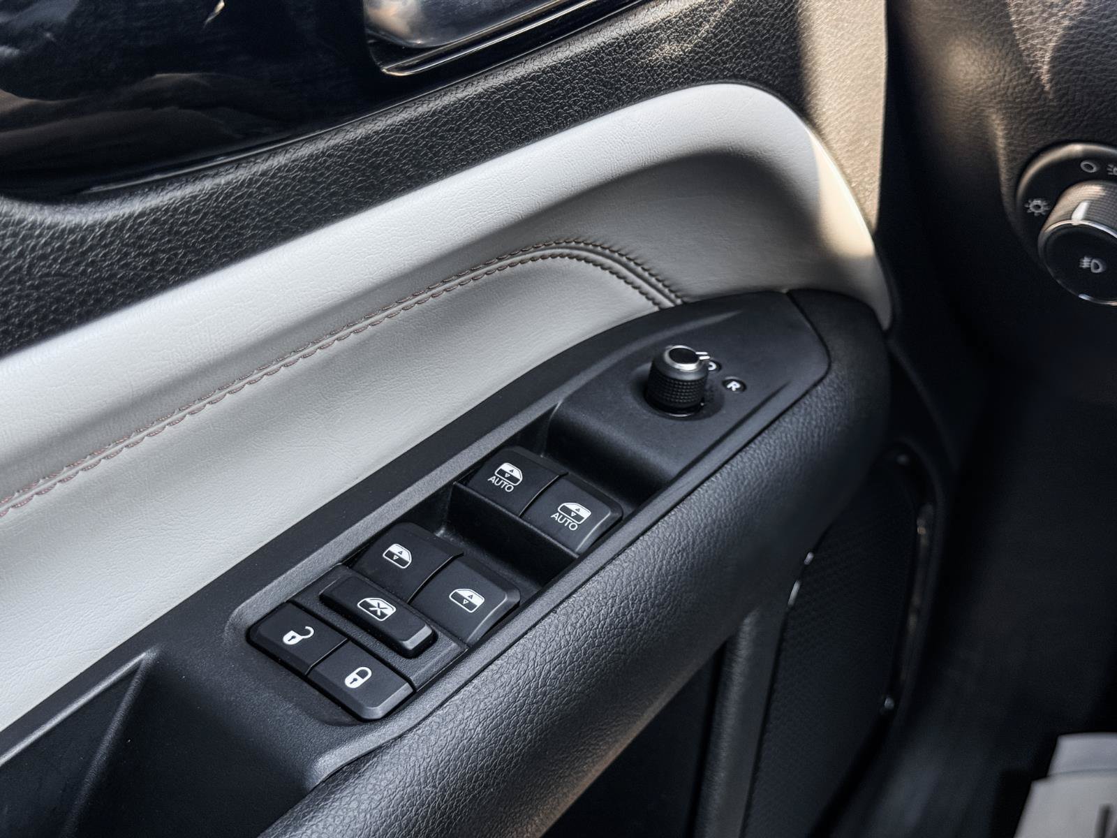 Used 2025 Jeep Compass Limited AWD/4WD image 19
