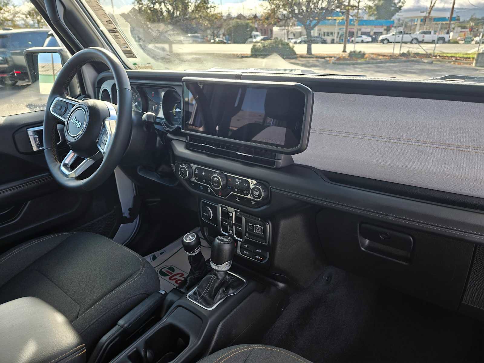 Used 2024 Jeep Wrangler Sahara image 12