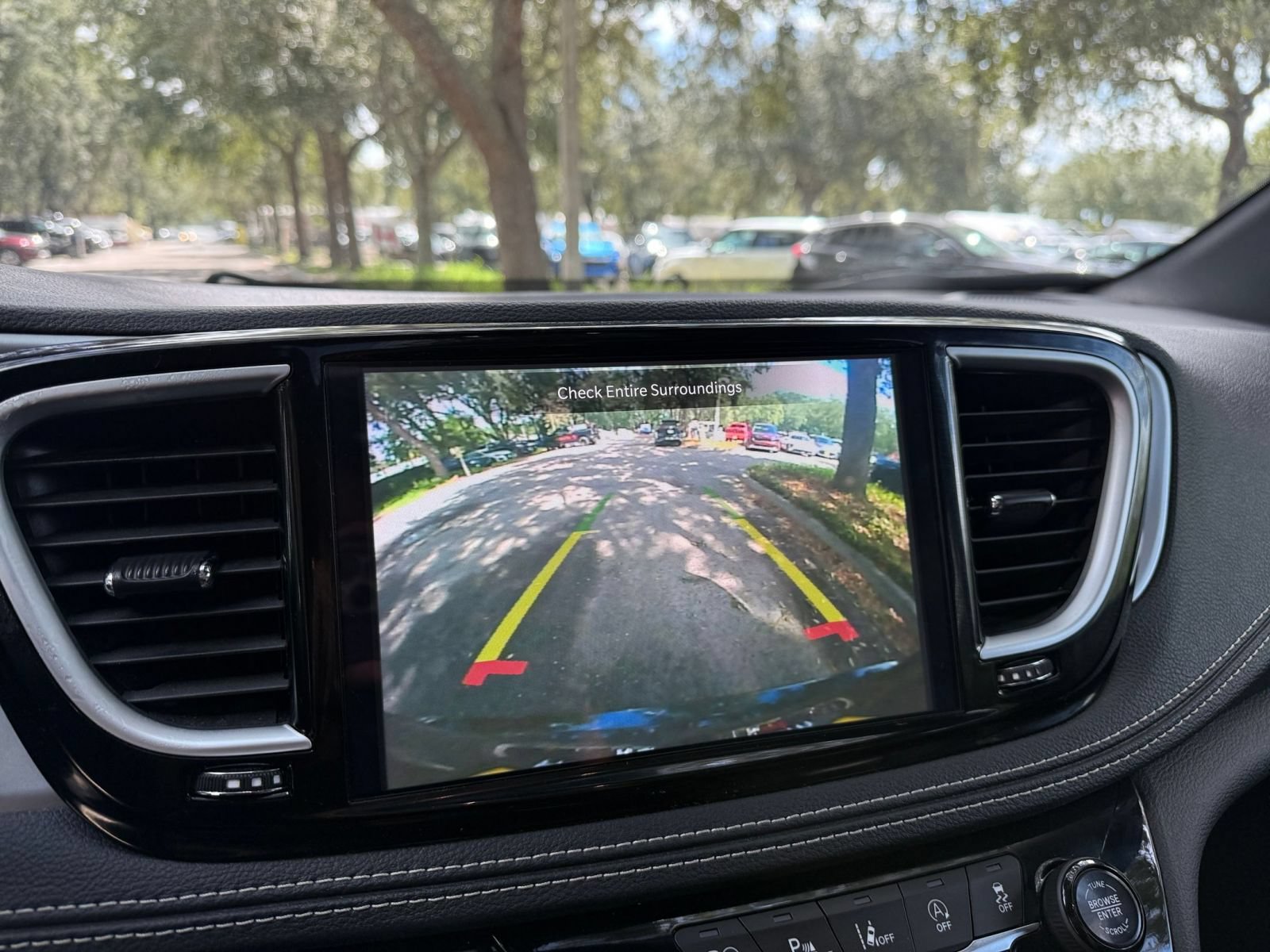 Used 2025 Chrysler Pacifica Limited FWD image 20