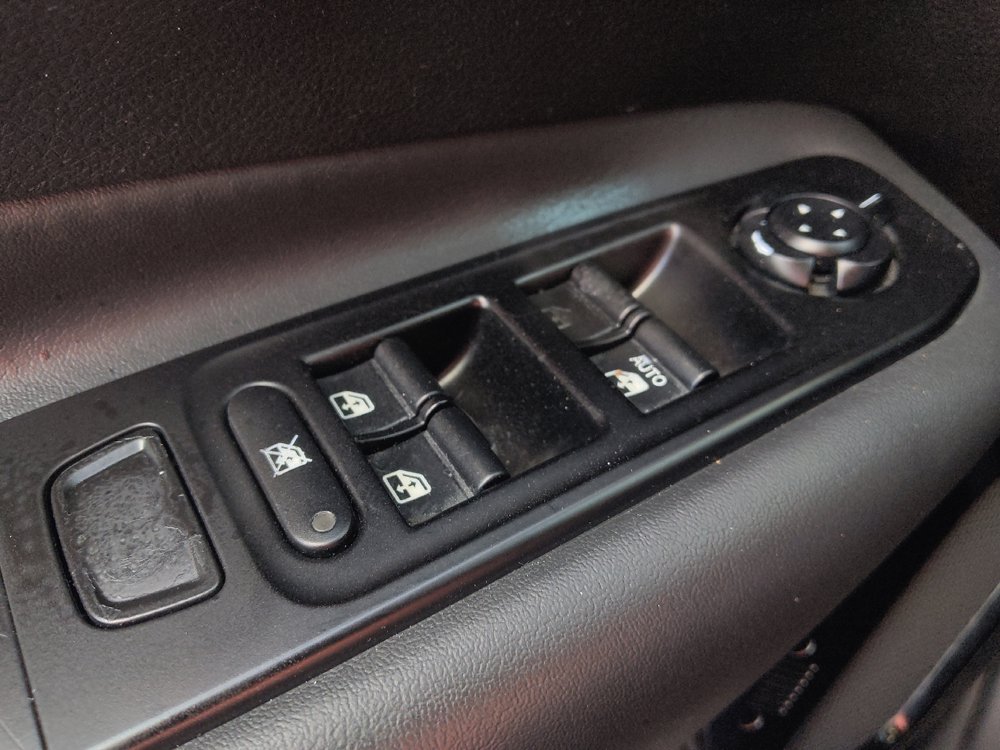 Used 2020 Jeep Renegade Altitude FWD image 27